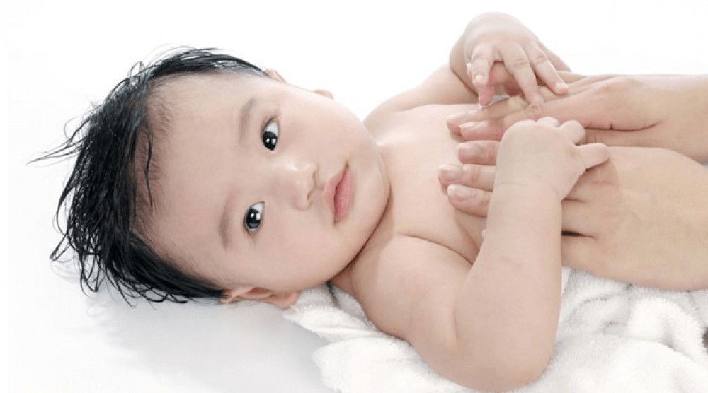 Panduan Lengkap Cara Memijat Bayi agar Tidak Rewel