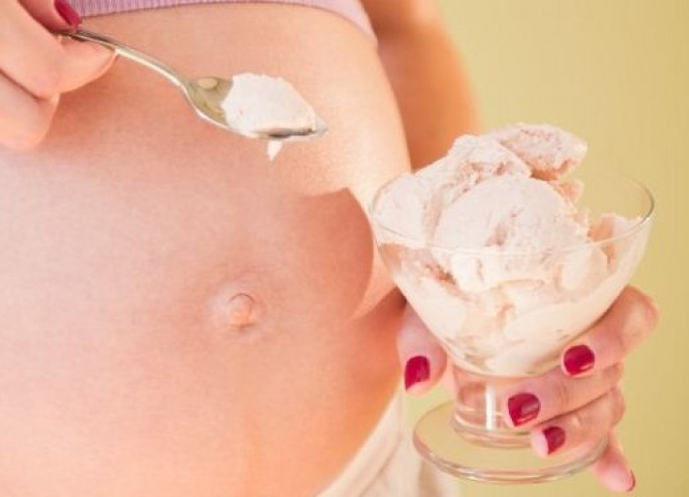 Bolehkah Ibu Hamil Makan Es Krim? Intip Informasinya Yuk!