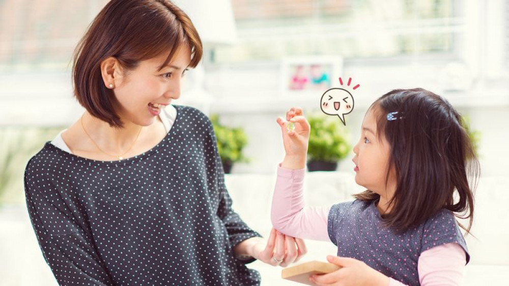 Ibu Wajib Tahu! 10 Contoh Komunikasi Nonverbal dengan Anak