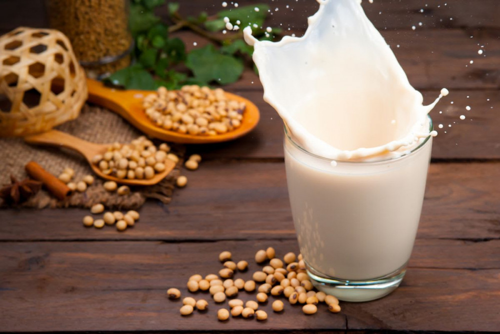 Tahukah Bu, Apa Saja Manfaat dan Kandungan Gizi Susu Soya? | Prenagen