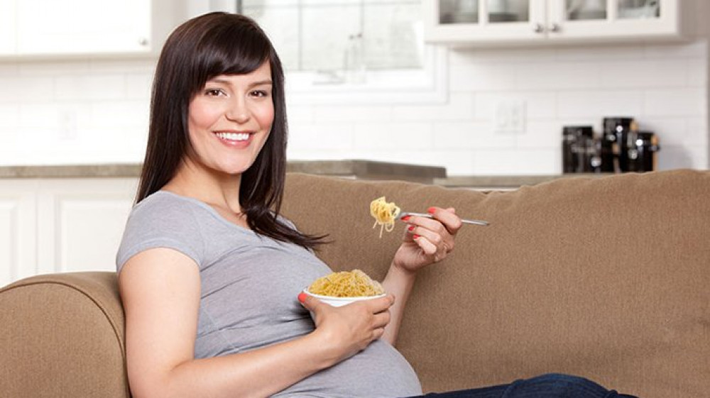 Lagi Ngidam Banget, Bolehkah Ibu Hamil Makan Mie Instan?