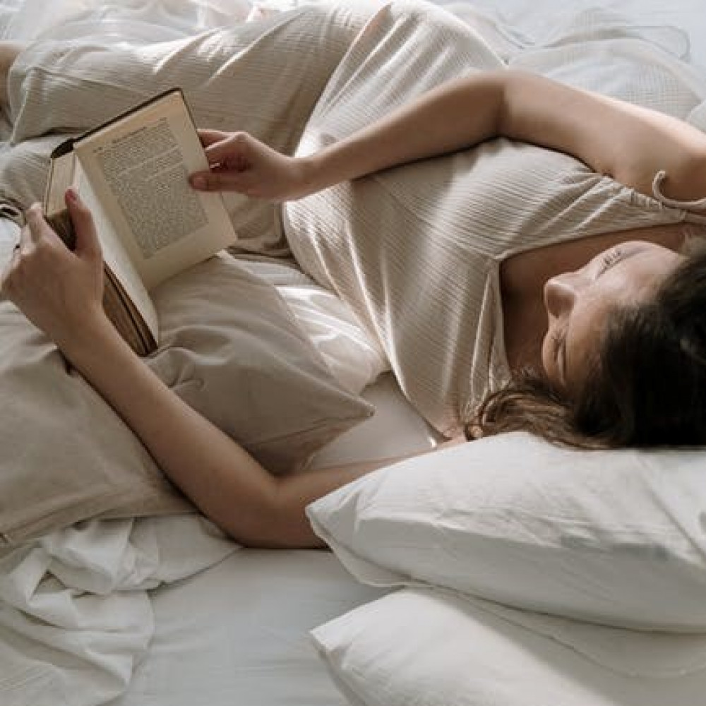 5 Posisi Tidur untuk Mengurangi Mual Saat Hamil Muda