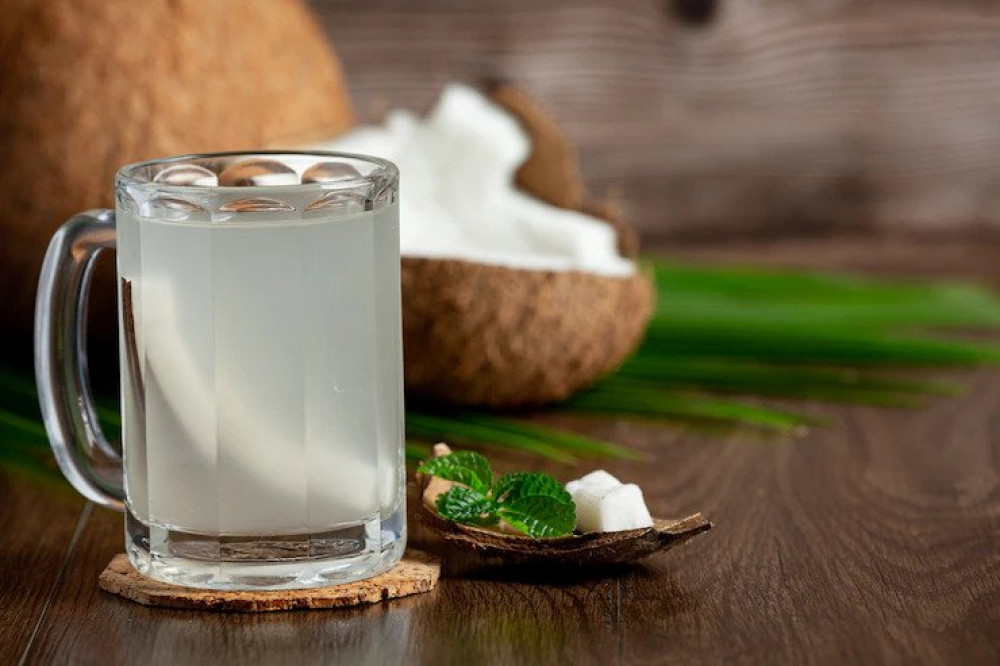 7 Manfaat Air Kelapa Untuk Ibu Hamil dan Janin 7 Manfaat Air Kelapa Untuk Ibu Hamil dan Janin