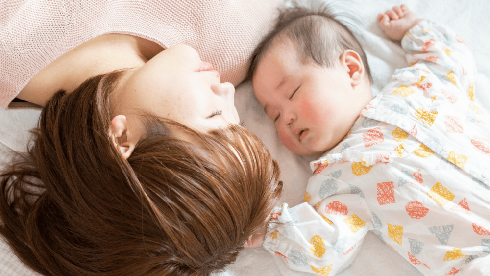 ibu dan bayi tidur bersama