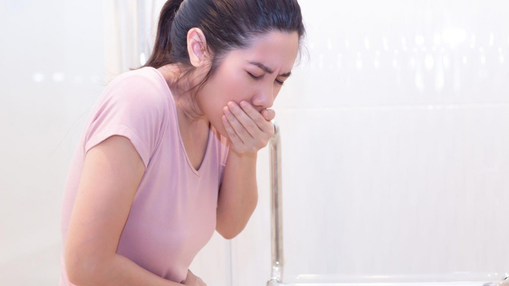 Apakah Mual Muntah Saat Hamil Tanda Bayi Cerdas?