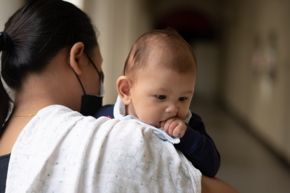 Penyebab Bayi Sering Menggigit Saat Menyusui dan Solusinya