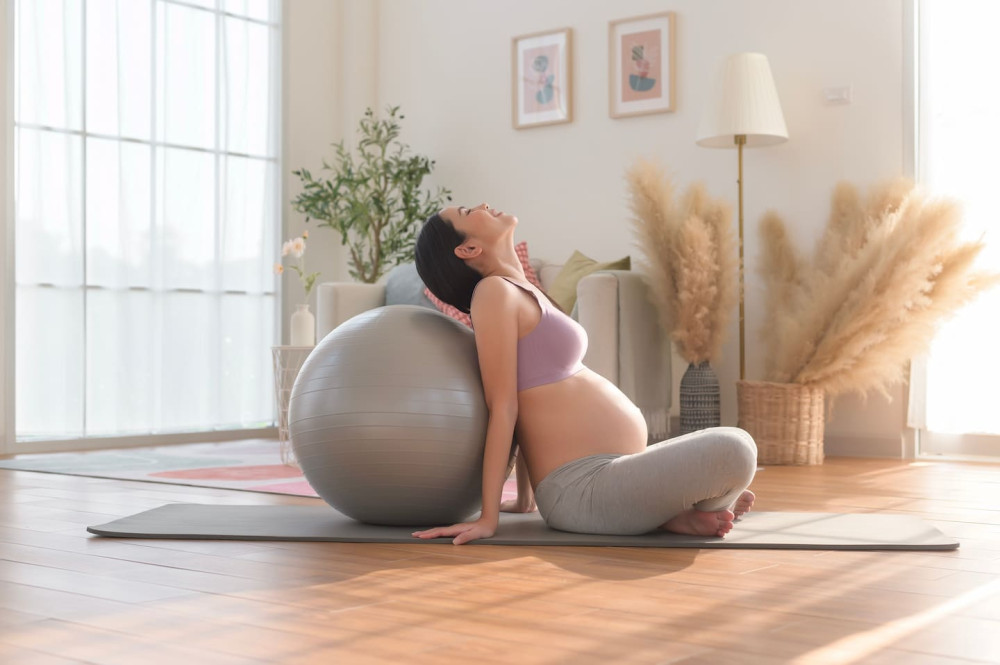 Manfaat Pilates Ibu Hamil dan Gerakan Aman Per Trimester