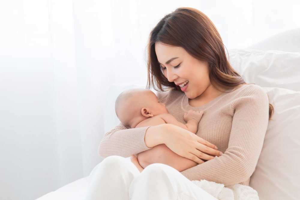 Benarkah Payudara Kecil Produksi ASI Sedikit? Simak Penjelasannya!