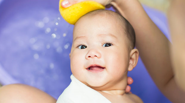 Cara Memandikan Bayi dengan Mudah dan Aman