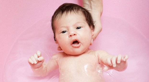 Cara Tepat dan Aman Untuk Memandikan Bayi Baru Lahir Cara Tepat dan Aman Untuk Memandikan Bayi Baru Lahir