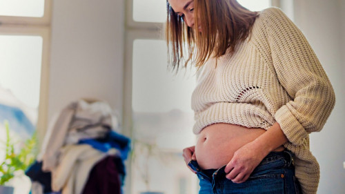 Bentuk perut hamil 2 bulan saat duduk